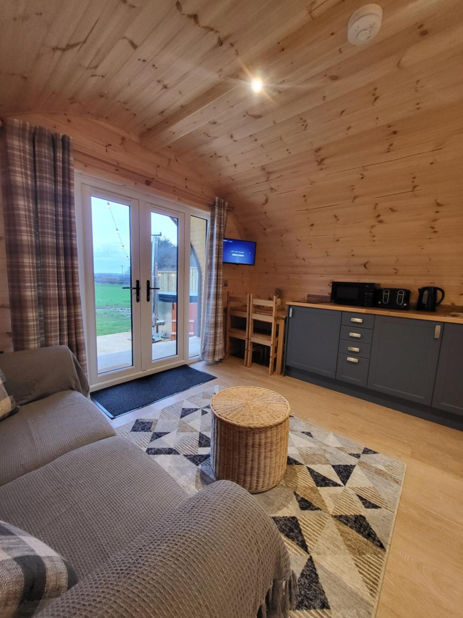 Hotel Lois' Pod With Hot Tub, Near Airport Bristol Esterno foto
