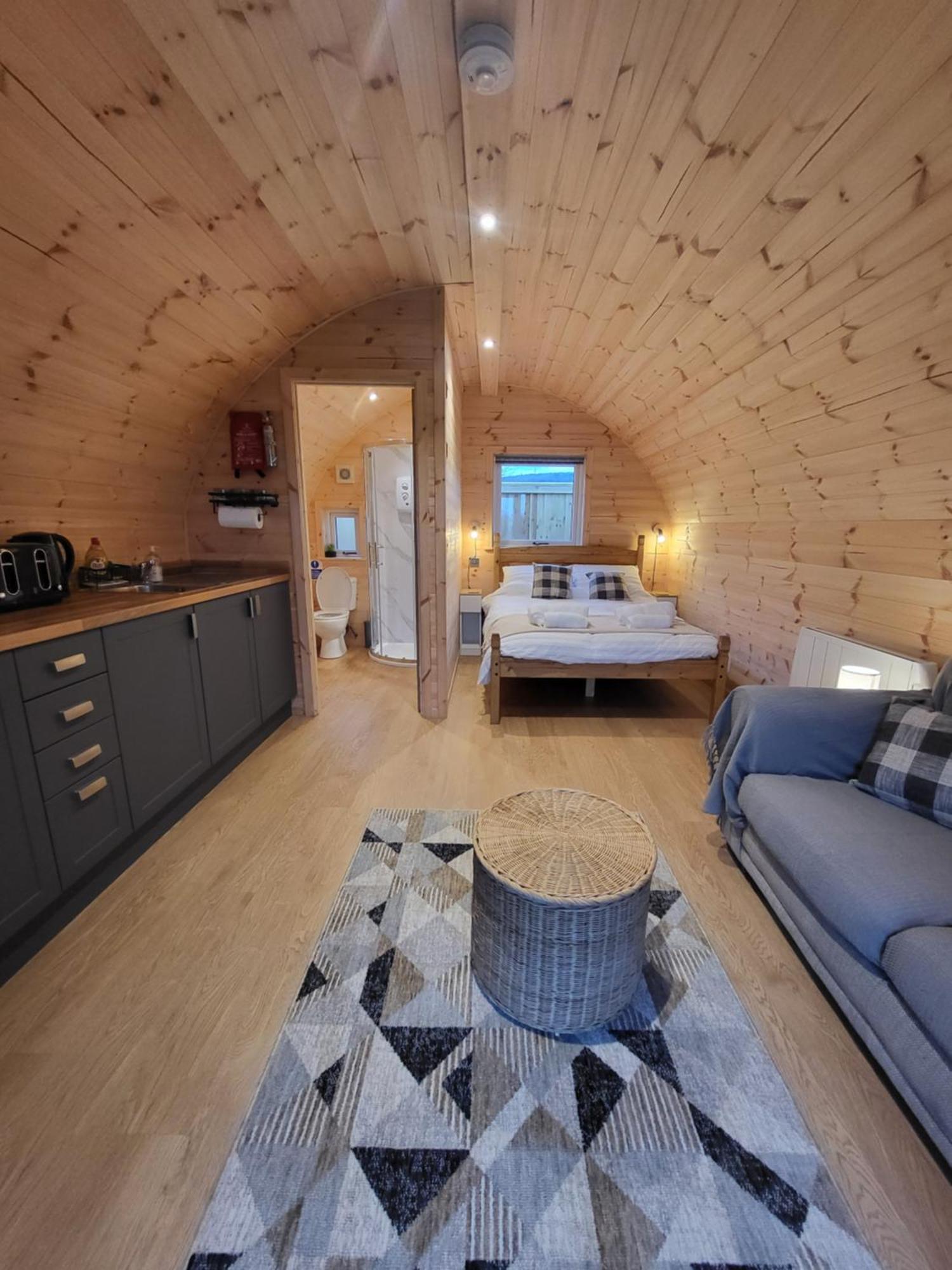 Hotel Lois' Pod With Hot Tub, Near Airport Bristol Esterno foto