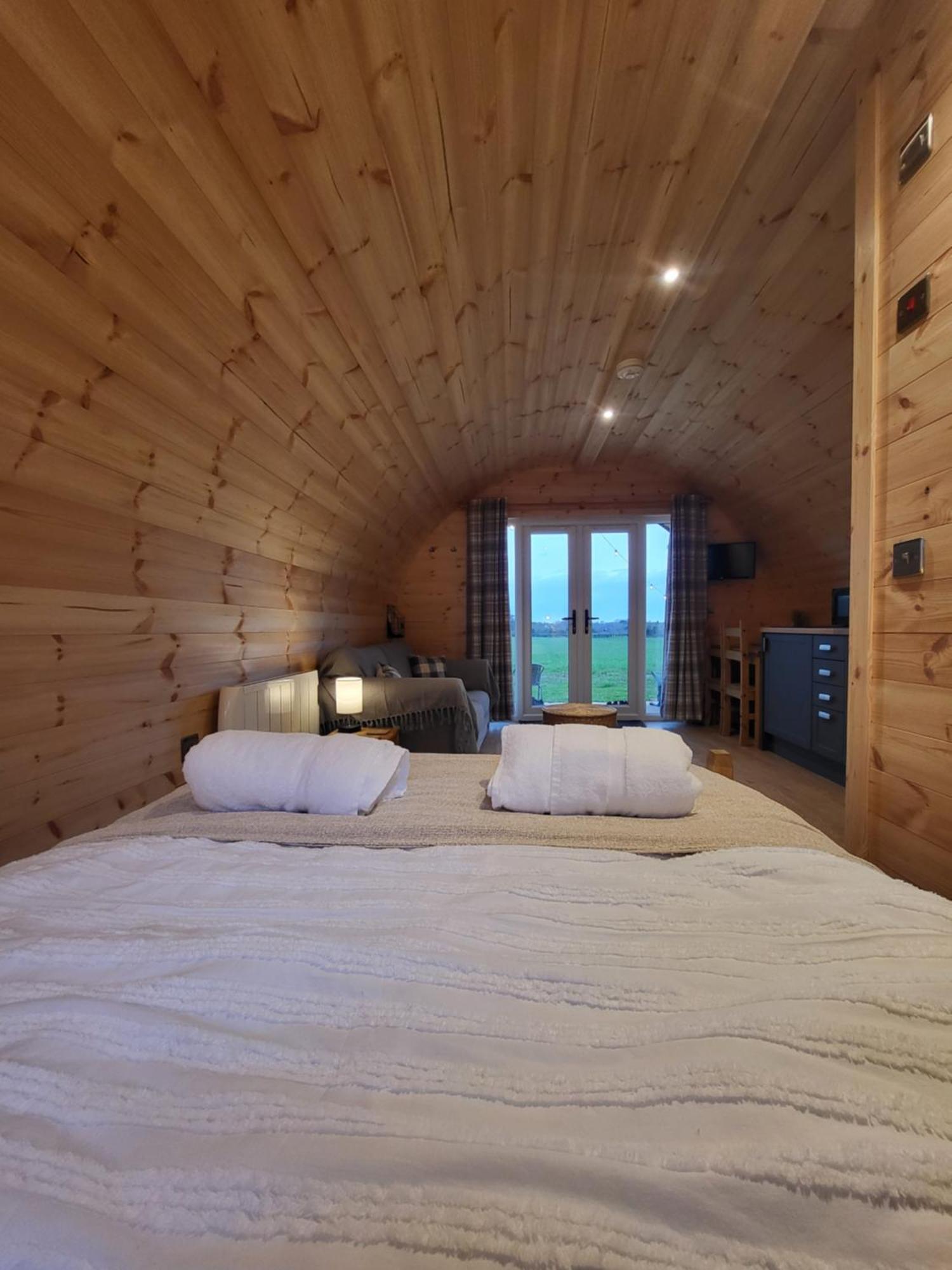Hotel Lois' Pod With Hot Tub, Near Airport Bristol Esterno foto