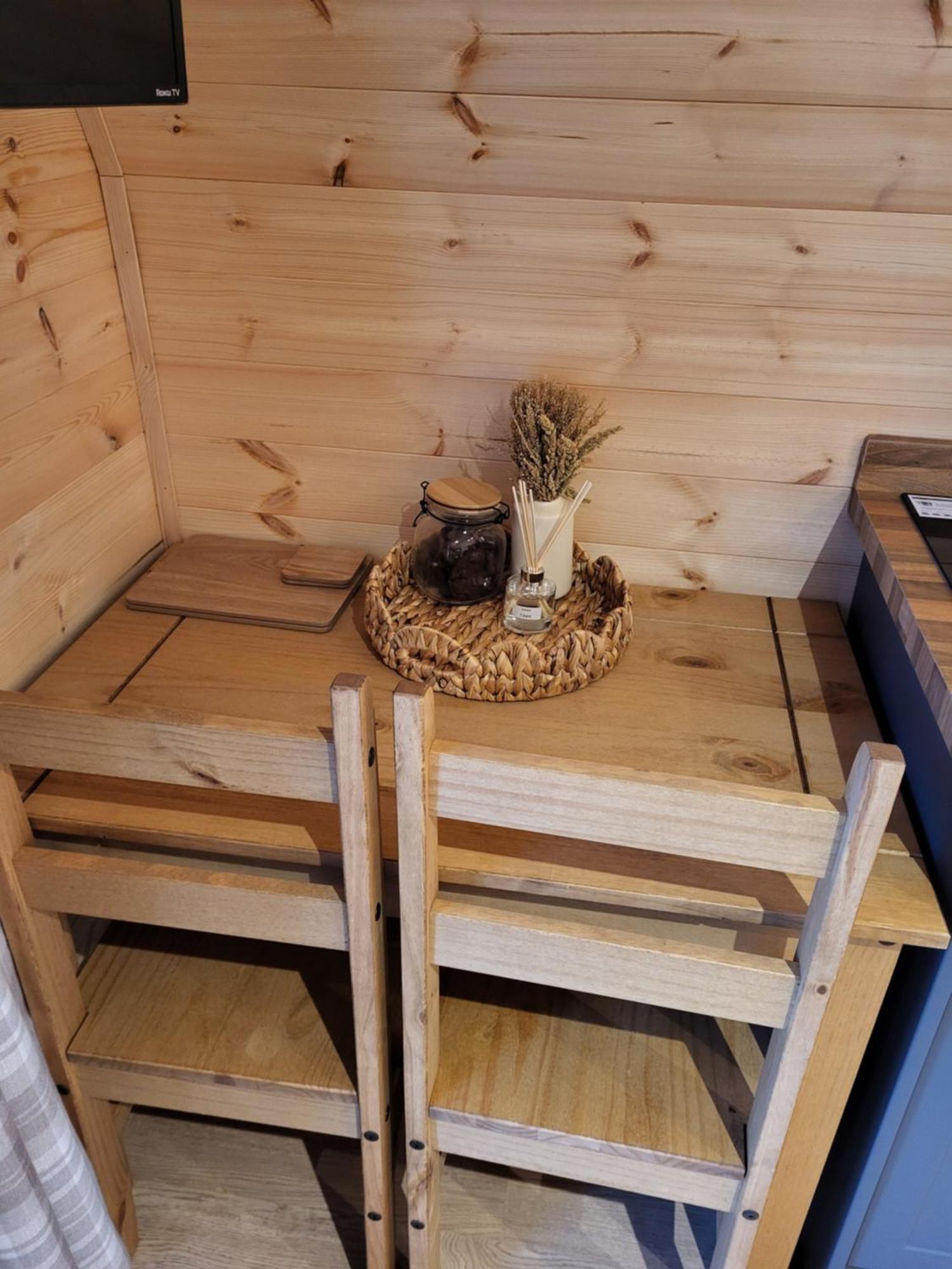 Hotel Lois' Pod With Hot Tub, Near Airport Bristol Esterno foto