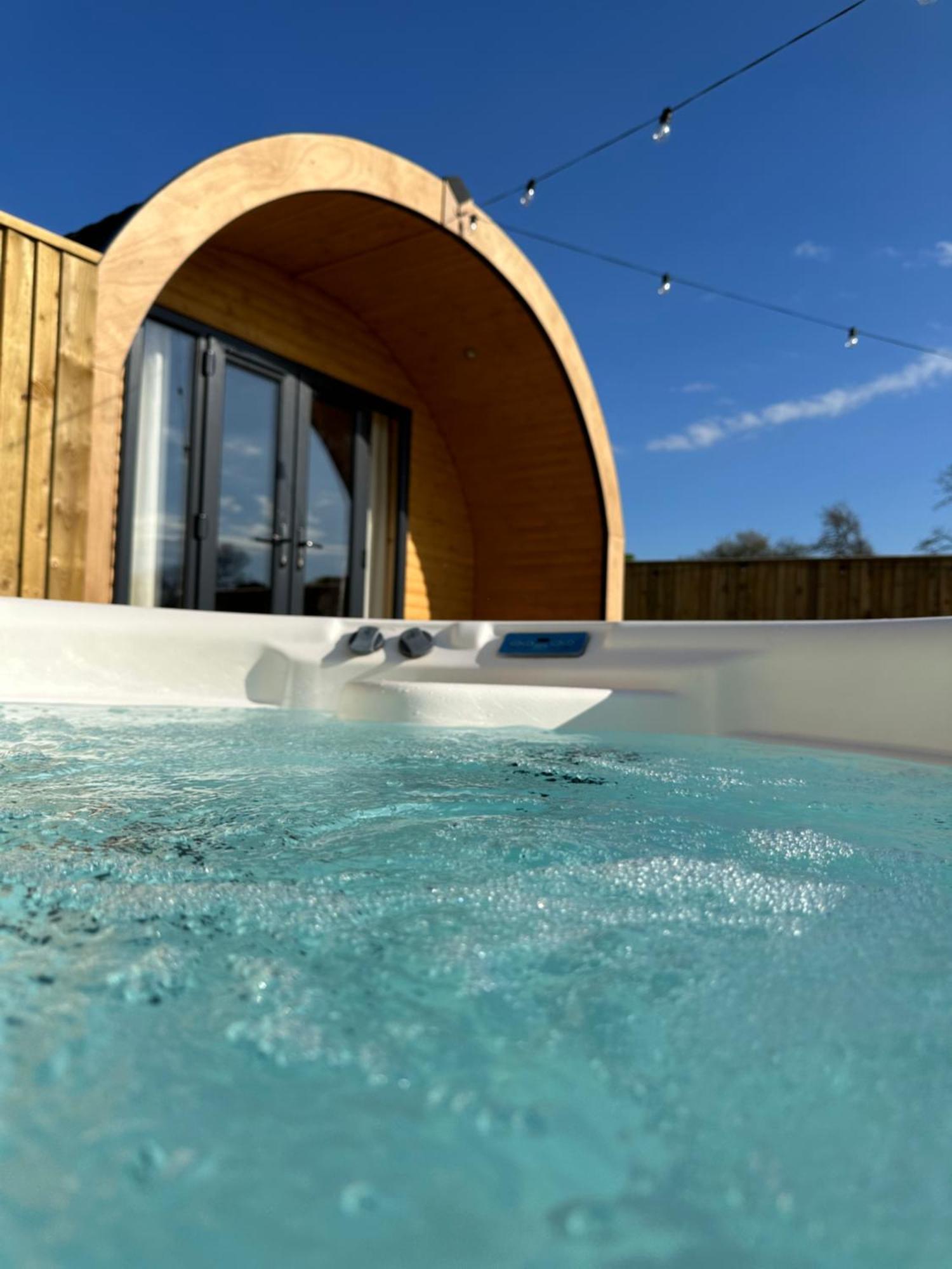 Hotel Lois' Pod With Hot Tub, Near Airport Bristol Esterno foto
