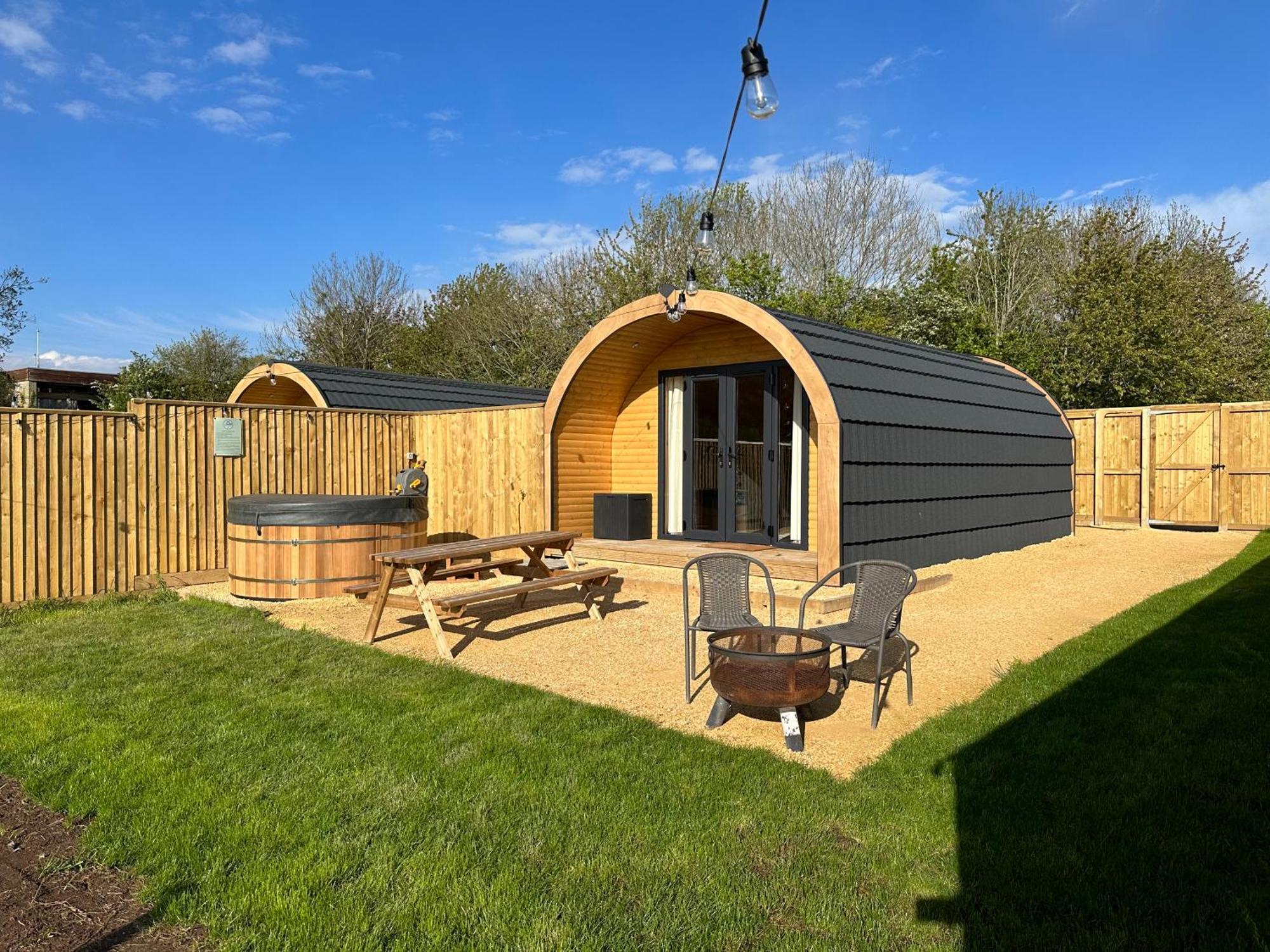 Hotel Lois' Pod With Hot Tub, Near Airport Bristol Esterno foto