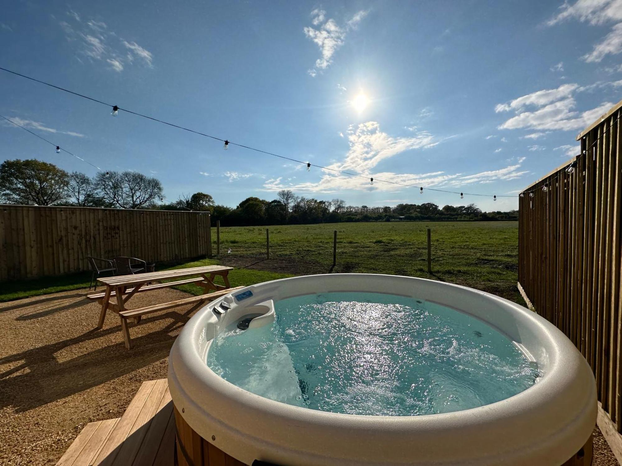 Hotel Lois' Pod With Hot Tub, Near Airport Bristol Esterno foto